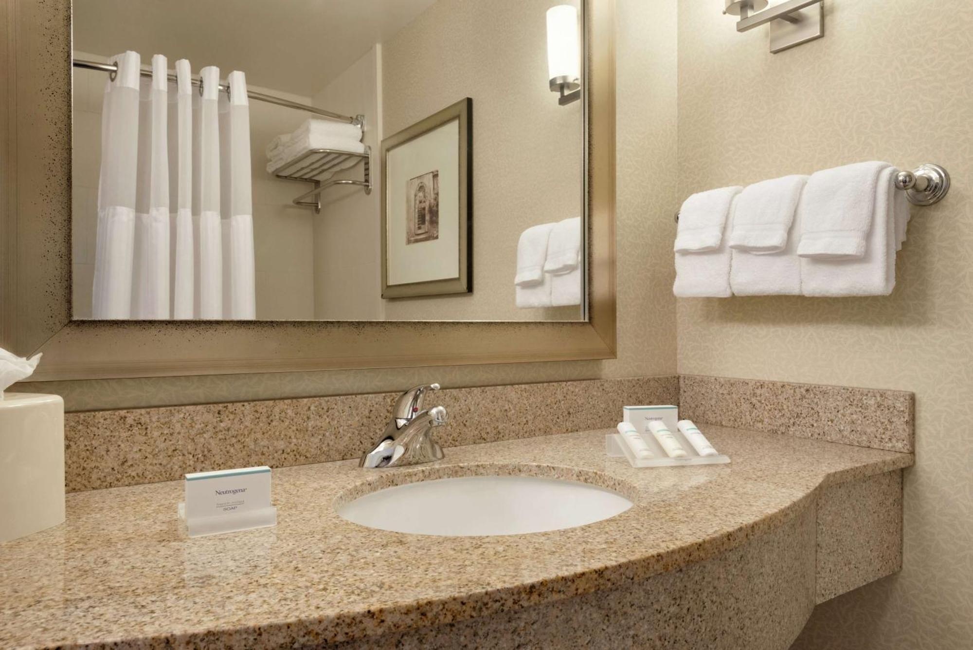 Hilton Garden Inn Minneapolis Downtown Bagian luar foto