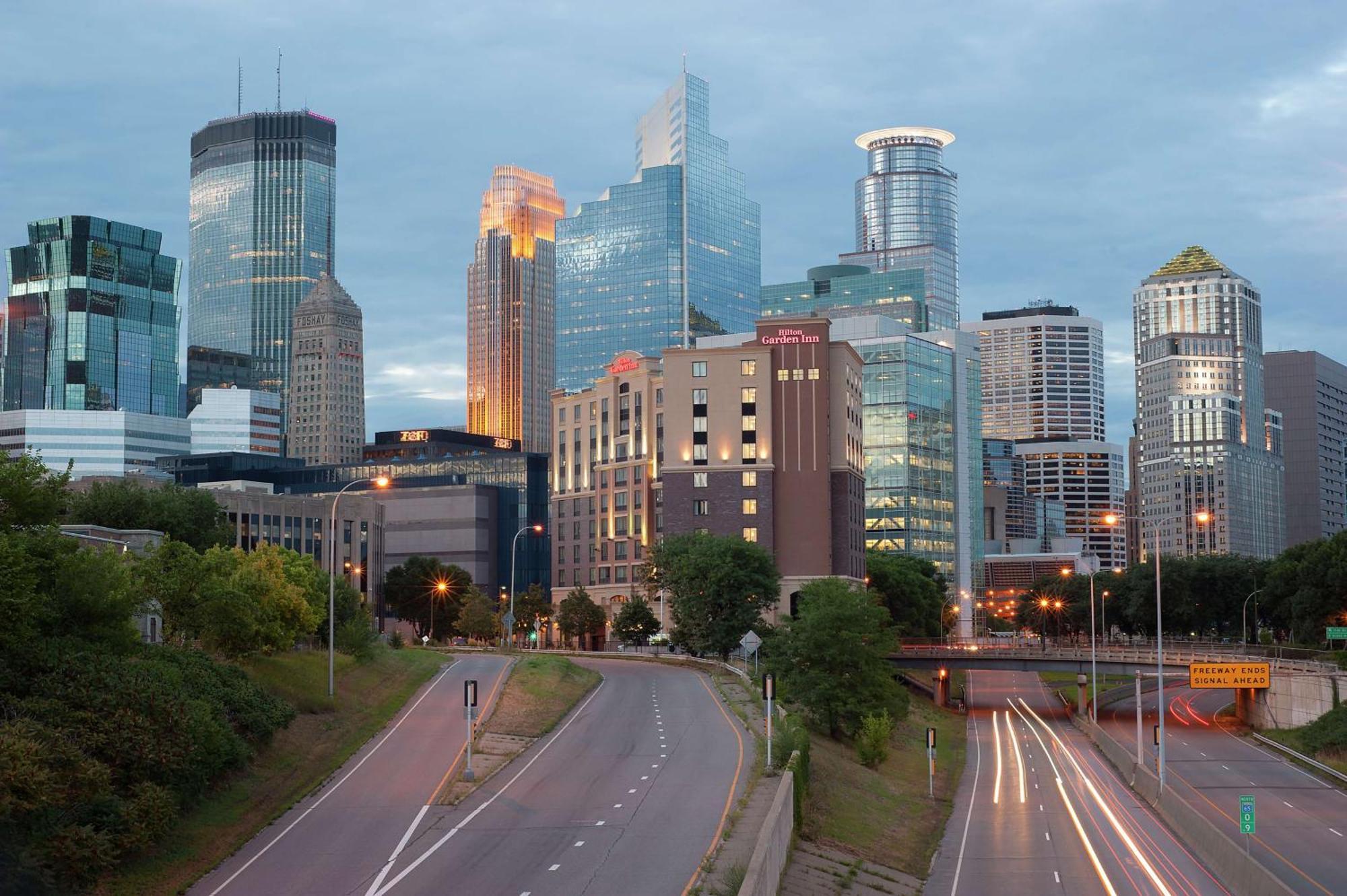 Hilton Garden Inn Minneapolis Downtown Bagian luar foto