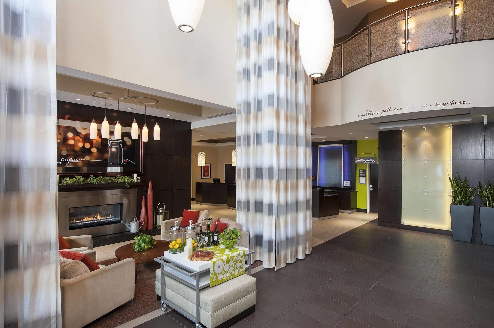 Hilton Garden Inn Minneapolis Downtown Bagian luar foto